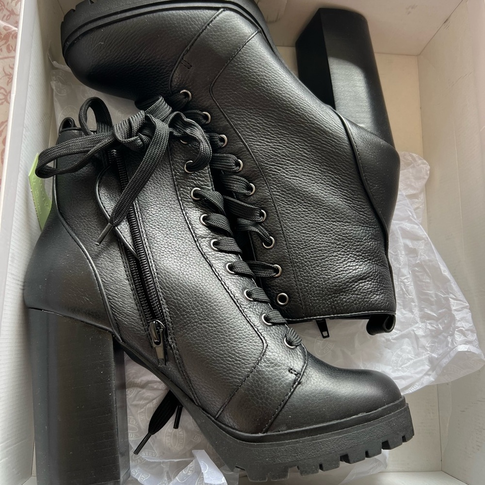 Elegant Black Lace-Up Heeled Boots